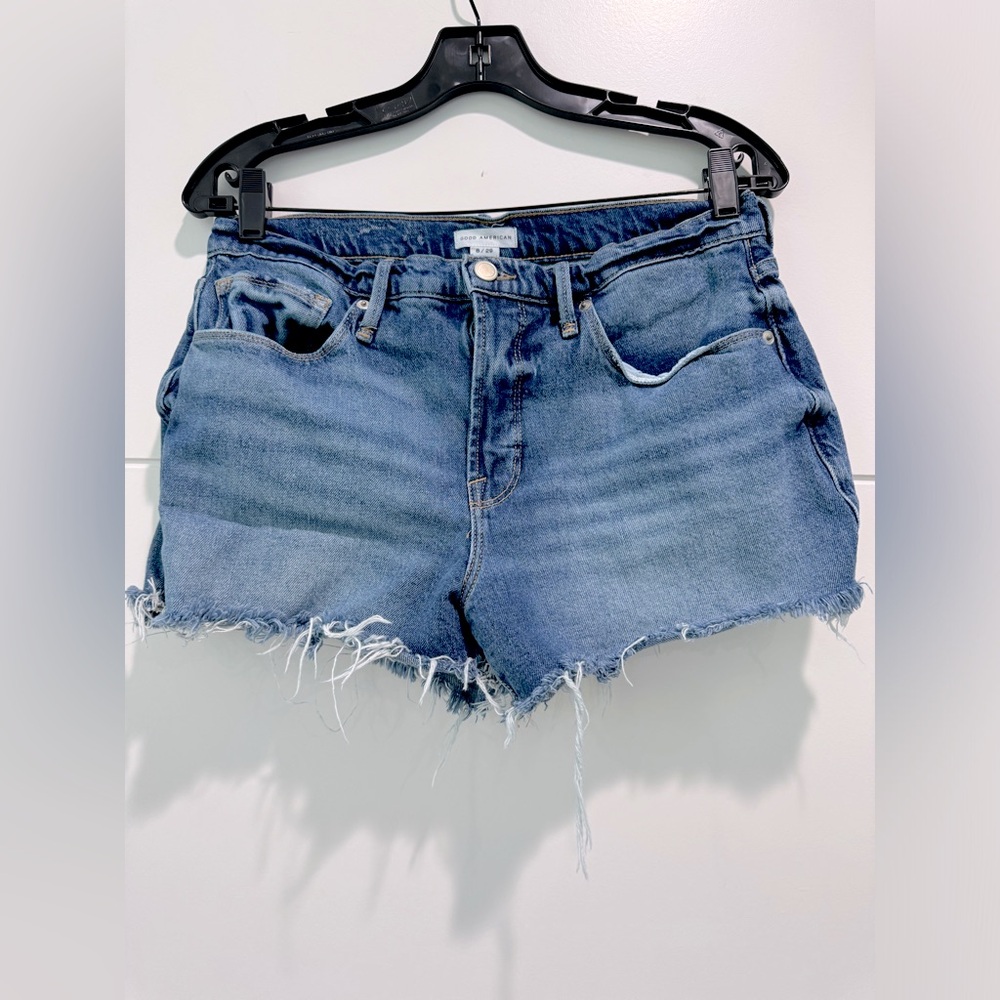 Good American Boyfriend Jean Shorts / 8/29